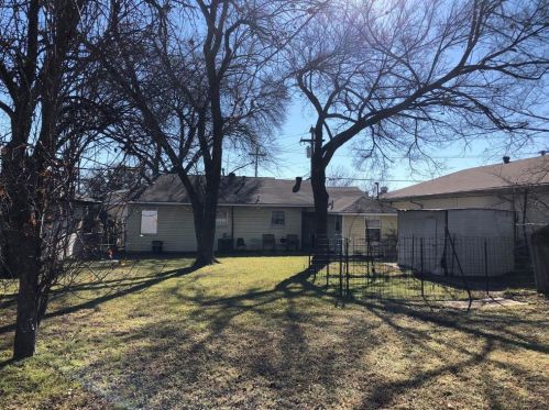 1021 Perry St, Irving, TX 75060-3222
