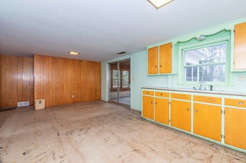 1615 Hamelink Dr, Kalamazoo MI 49002-1657 exterior