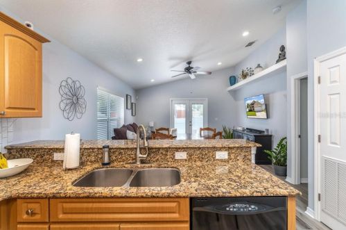 2722 Braddock St, Tampa FL 33607-1107 exterior