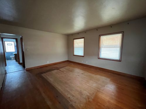 4060 49th St, Milwaukee, WI 53216-1304