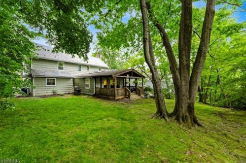 14 Lewis Dr, Maplewood NJ 07040-1005 exterior