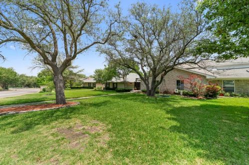 10526 Berry Knl Dr, Dallas TX 75230-4245 exterior