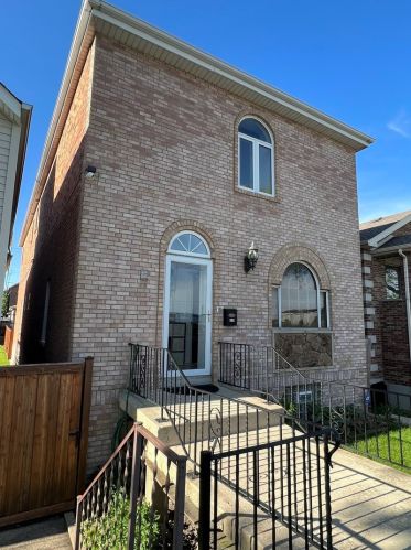 928 37th Pl, Chicago, IL 60609-1412