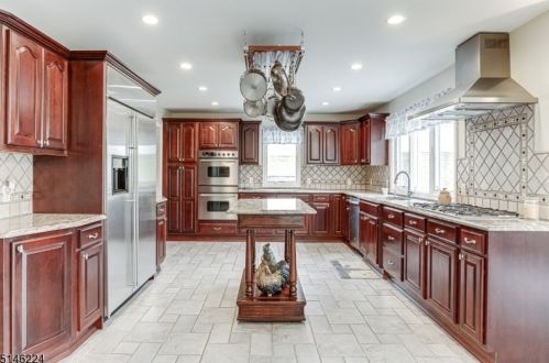 278 Ravenswood St, Mountainside NJ  07092-1360 exterior