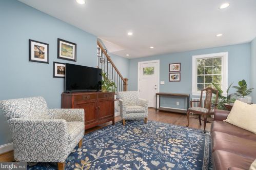 1147 Colonial Ave, Alexandria VA  22314-1324 exterior