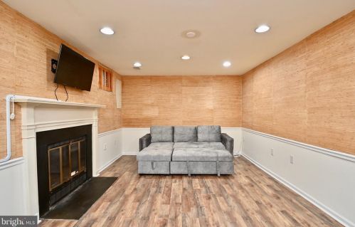 5648 Ridge View Dr, Alexandria VA  22310-1467 exterior