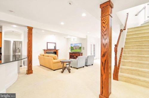 17675 Tobermory Pl, Leesburg VA 20175-7053 exterior