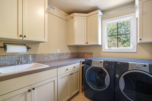 2068 Tall Pne Dr, Grand Rapids MI 49546-7923 exterior