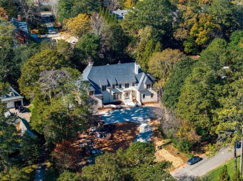 3364 Knollwood Dr, Atlanta GA 30305-1022 exterior