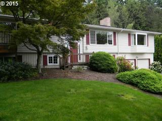 1745 Collins Ct, Portland, OR 97219-6440