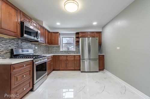 8017 Sacramento Ave, Chicago IL  60652-2732 exterior