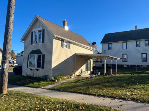 1402 12th St, Manitowoc, WI 54220-5728
