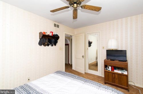 26 Sta Ave, Somerdale NJ 08083-1314 exterior