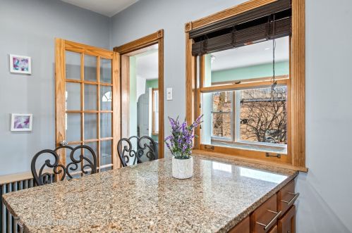 5522 Cornelia Ave, Chicago IL 60657-1019 exterior