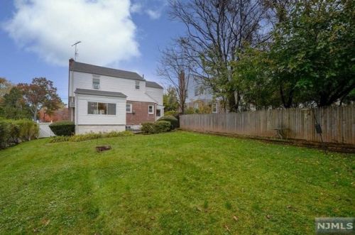 544 Oritani Pl, Teaneck NJ  07666-1638 exterior