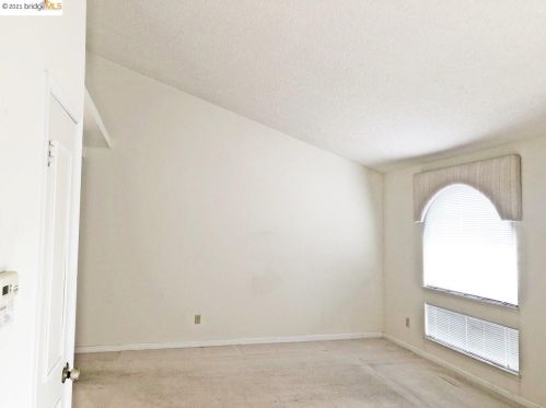 3733 Clayton Rd, Concord CA 94521-2555 exterior