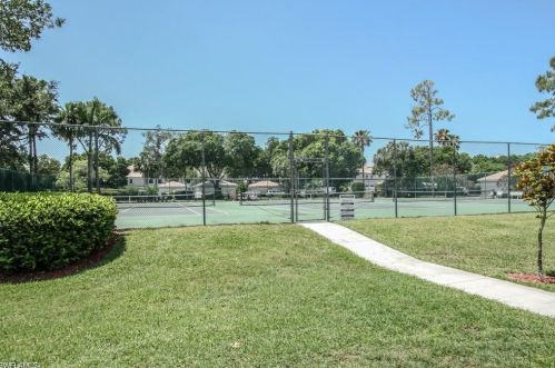 1096 Woodshire Ln, Naples FL 34105-7420 exterior