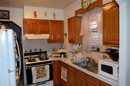 1077 Esplanade Ave, Bronx, NY 10461-1207