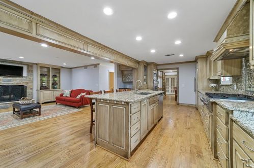 10526 Berry Knl Dr, Dallas TX 75230-4245 exterior