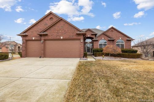 18117 Crenshaw Dr, Macomb Township, MI 48042-1724