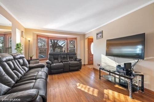 2631 Melvina Ave, Chicago, IL 60639-1011