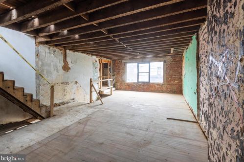 2320 2nd St, Philadelphia PA 19133-3303 exterior