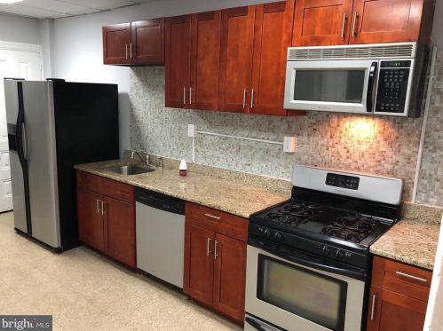 1031 Hyatt St, Chester, PA 19013-6317