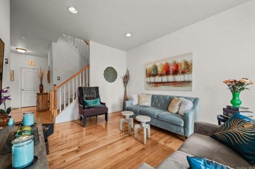 16 Cobblestone Ln, Middletown NY 10940-5091 exterior