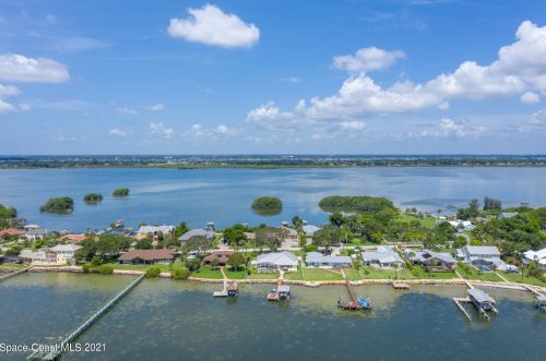 3010 Newfound Harbor Dr, Merritt Island FL 32952-2624 exterior