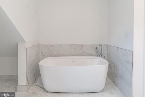 2005 Kater St, Philadelphia PA 19147-1817 exterior