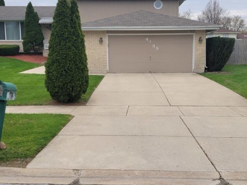 4139 Charleston Rd, Matteson, IL 60443-2627