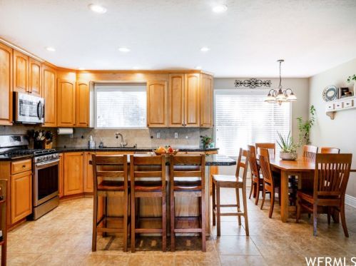 2986 9800, Sandy UT 84092-4216 exterior