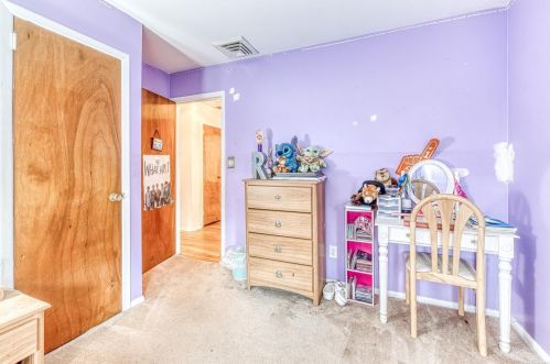 42 Larry Dr, Commack NY 11725-3326 exterior