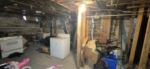 189 Logee St, Woonsocket RI 02895-6060 exterior