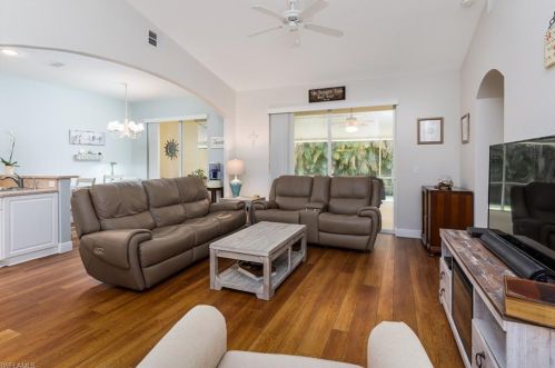 7416 Berkshire Pne Dr, Naples FL 34104-9436 exterior