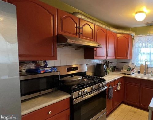 823 Longshore Ave, Philadelphia PA  19111-4422 exterior