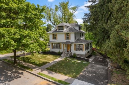 122 Ctr St, Clinton NJ 08809-1318 exterior