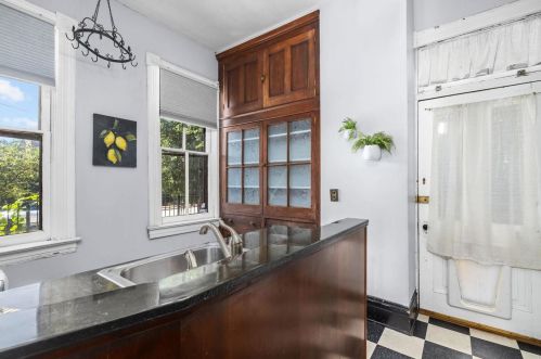 1715 Hickory St, Saint Louis MO 63104-2932 exterior