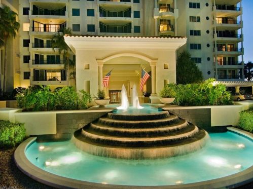 7425 Pelican Bay Blvd, Naples FL 34108-7599 exterior