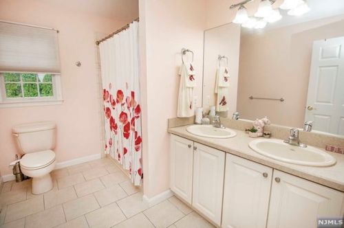 218 Manhattan Ter, Dumont NJ  07628-2234 exterior