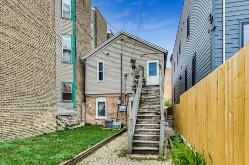 1633 Superior St, Chicago IL 60612-1110 exterior