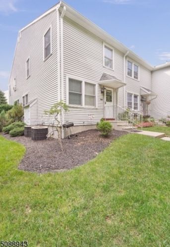 838 Belmont Dr, Hackettstown, NJ 07840-1674