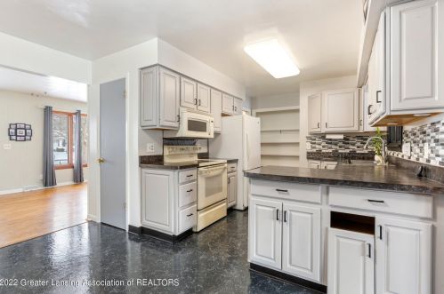 12696 Rambler Rd, Dewitt MI 48820-7906 exterior