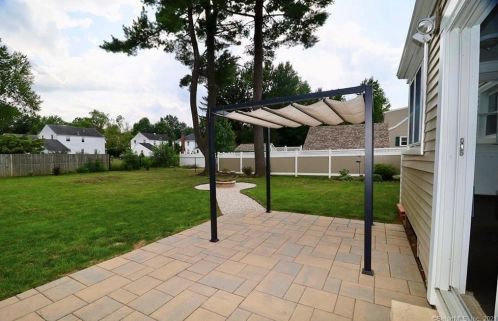 153 Bloomfield Ave, Windsor CT  06095-2819 exterior