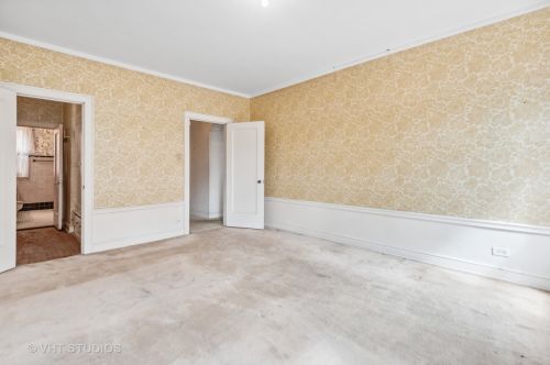 7541 Oakley Ave, Chicago IL 60645-1911 exterior