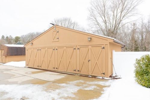 138 Sunset Dr, Pittsburgh PA 15228-2550 exterior