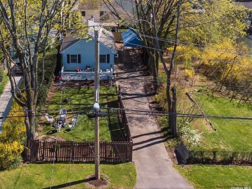 5 Caldwell St, Huntington Station NY 11746-1804 exterior