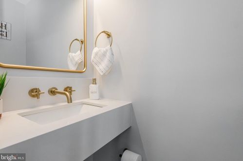 439 Newcomb St, Washington DC  20032-2650 exterior