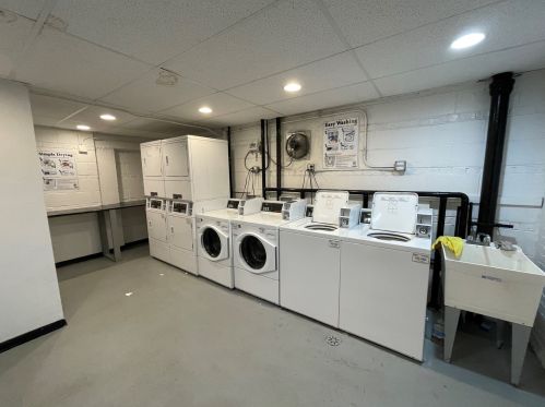 1060 Hollywood Ave, Chicago IL  60660-4506 exterior