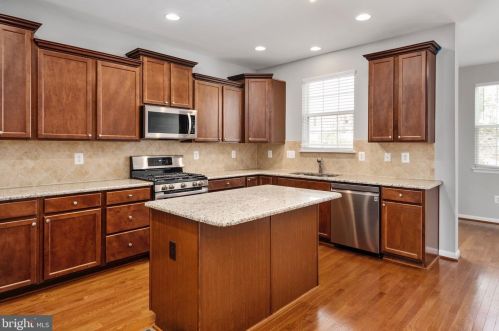 7403 Macon Dr, Glen Burnie MD 21060-8387 exterior